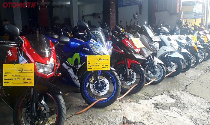 Deretan motor bekas yang dijual di showroom Sukses Motor, Depok, Jawa Barat