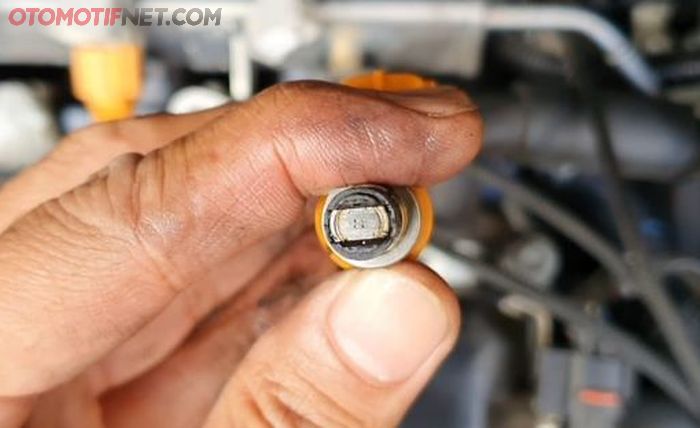 Jumlah hole injektor Suzuki Ertiga facelift ada 4 buah.