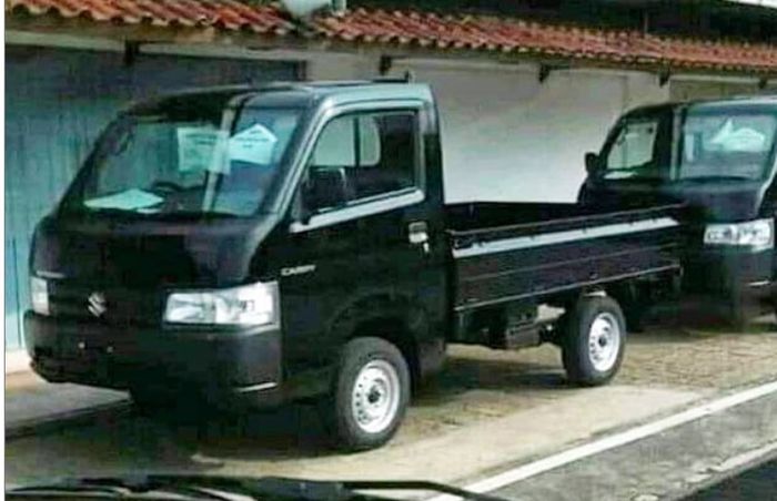 Spyshot berbeda terlihat emblem Suzuki ada di bagian fascianya