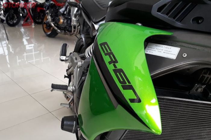 Крепление номера Kawasaki er6n