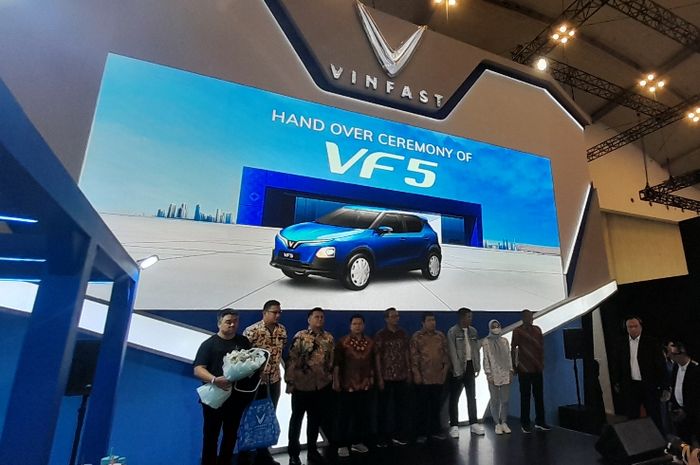 Hand Over ceremony VF5 di GJAW 2024 BSD City Tangerang