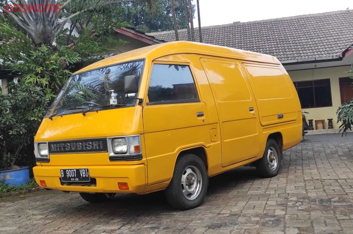 Mitsubishi L300 2002 karoseri Adiputro milik bengkel Axial Garage