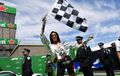 Ini Dia Winnie Harlow, Model Yang Kibarkan Bendera Sebelum Finish di F1 Kanada