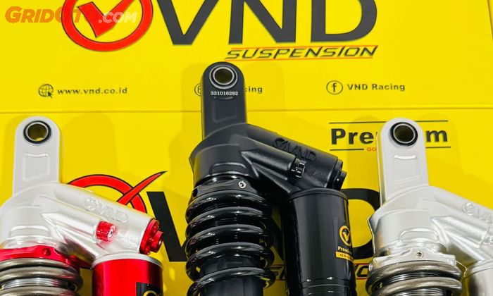 Sok belakang VND AK111 punya kepala panjang, sehingga saat pemasangan enggak harus coak body