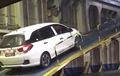 Gagal Nanjak, Honda Mobilio Burn Out Pas Mau Masuk Kapal, Tonton Videonya