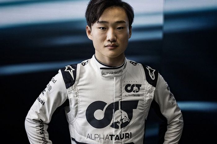 Kontrak diperpanjang satu tahun, Yuki Tsunoda telah resmi diumumkan akan bertahan dengan tim AlphaTauri untuk F1 2023 mendatang