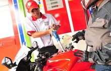 Awas, Menggoyang Motor Saat Isi Bensin Itu Berbahaya, Ini Akibatnya