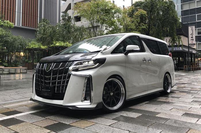 Modifikasi Toyota Alphard hasil garapan Artisan Spirits, Jepang