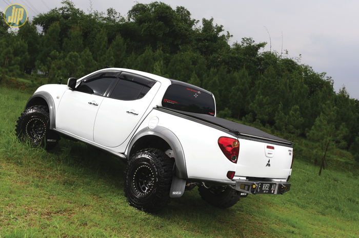 mitsubishi triton off-road look