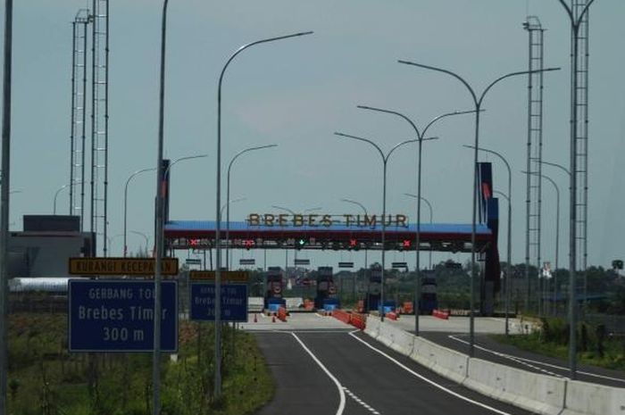 Ilustrasi gerbang Tol Brebes Timur, salah satu rute dari Tol Jakarta - Surabaya