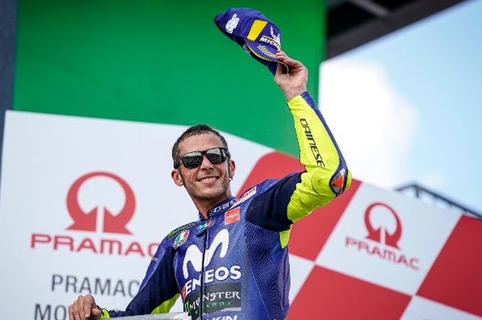 Valentino Rossi gajinya cuma bobo 2-3 jam saja sudah bisa boyong satu uni Yamaha NMAX