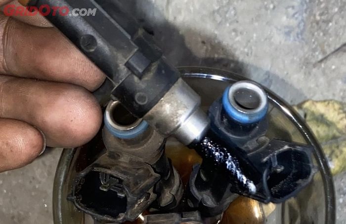 Injektor kotor berkerak