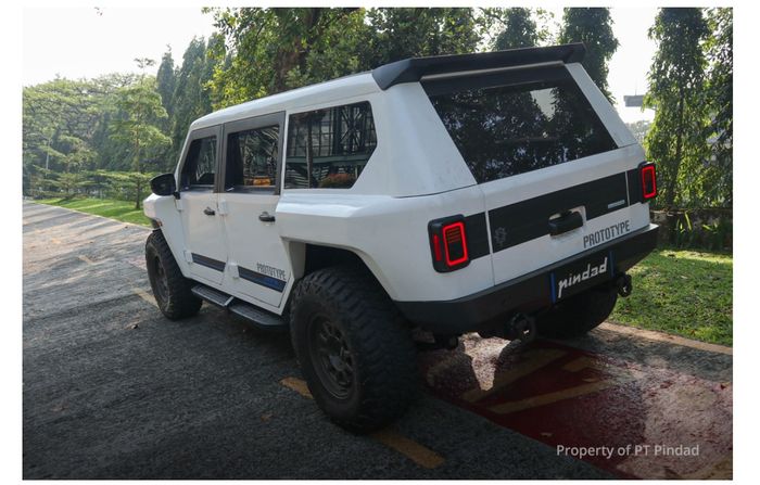 Terlihat tulisan Prototype di atas bumper belakang