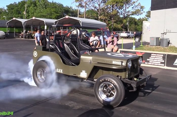 Modifikasi Jeep Willys jadi mobil drag race