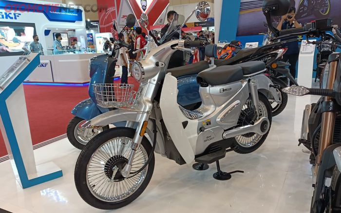 MForce Indonesia menyegarkan SM Sport E-Classic dengan warna baru