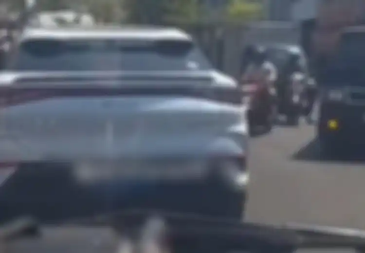 Ambulans Bawa Pasien Kritis Diduga Dihalangi Mobil Listrik BYD, Sopir Ngaku Begini