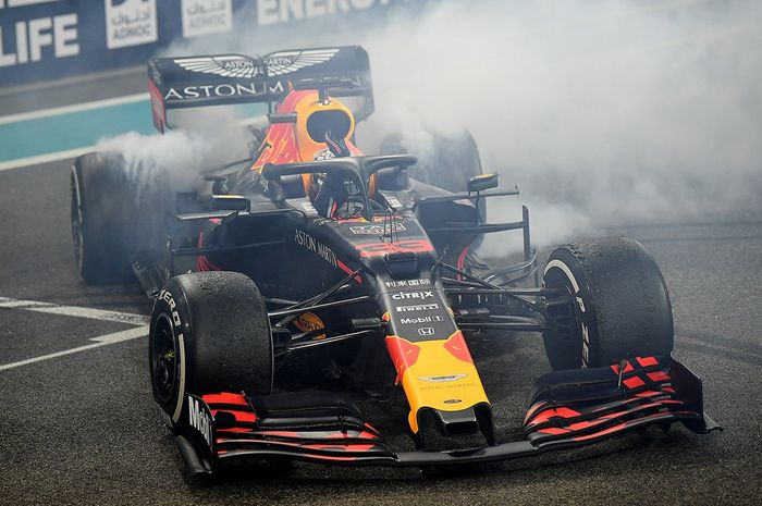 Max Verstappen berhasil meraih peringkat ketiga usai finish kedua di balapan F1 Abu Dhabi, permbalap asal Berlanda tersebut mengaku puas performanya