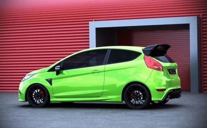 Tampilan samping modifikasi Ford Fiesta dengan body kit ala Focus RS