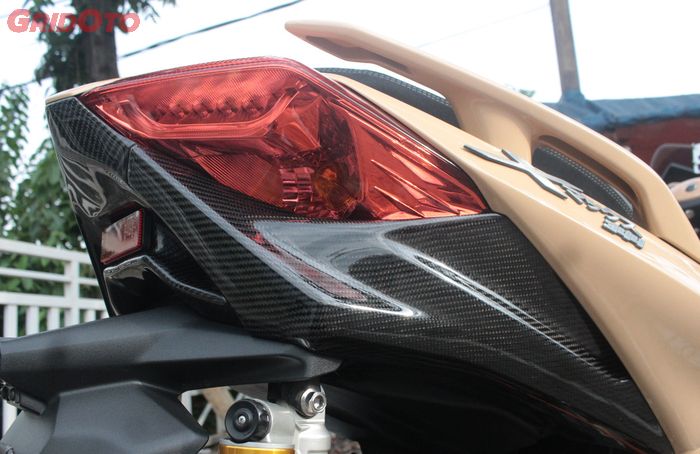 Body belakang bagian bawah Yamaha XMAX berlapis karbon kevlar