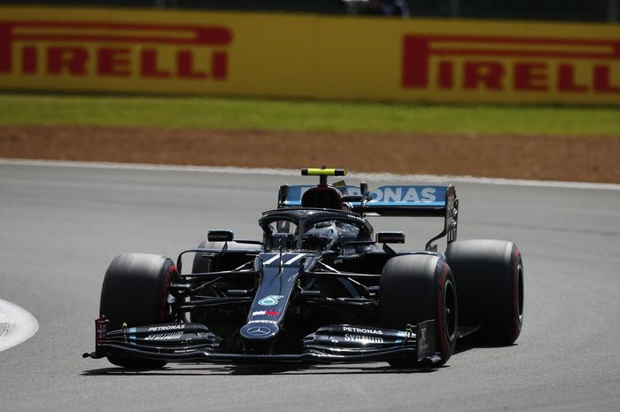 Valtteri Bottas berhasil jadi yang tercepat, sementara Lewis Hamilton ungguli Max Verstappen di FP1 F1 70th Anniversary 2020