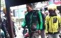 Pengojek Online Dikroyok Ojek Pangkalan, Motor Dipontang-panting, Helm Dibanting