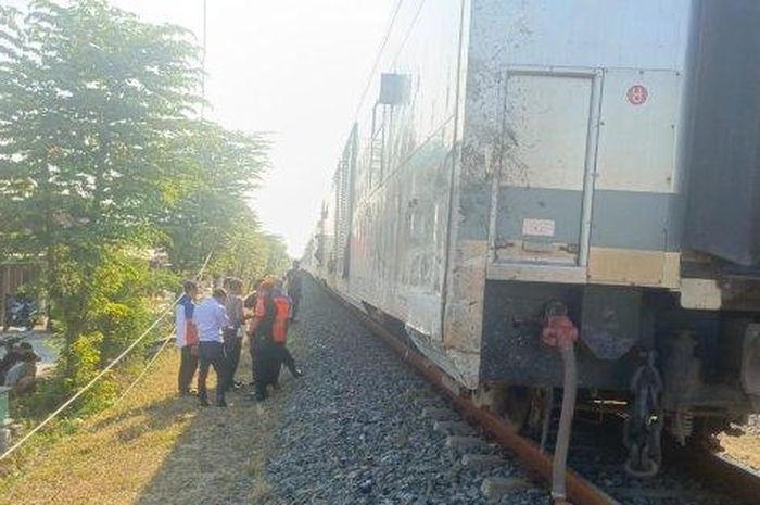Innova tertabrak kereta api hingga renggut dua nyawa