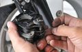 Cara Gampang Hilagkan Bunyi Mendecit di Rem Motor Saat Digunakan
