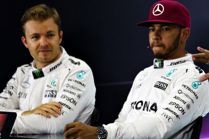 Nico Rosberg (kiri) dan Lewis Hamilton (kanan)