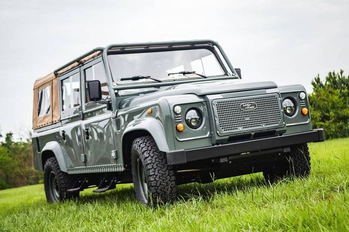 Restomod Land Rover Defender D110 garapan E.C.D. Automotive Design