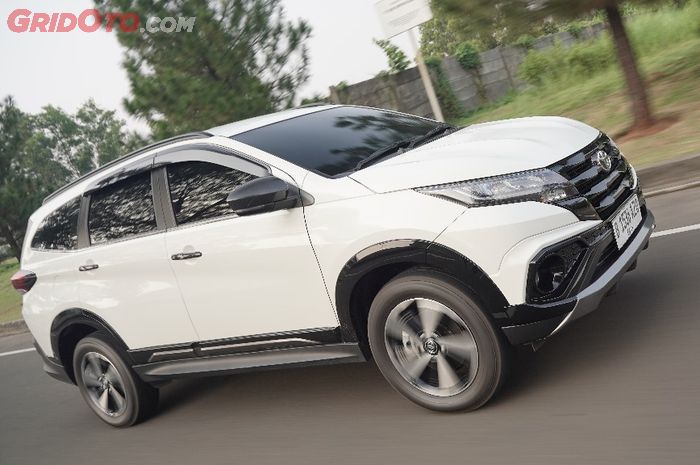 Ilustrasi Mobil Bekas Toyota Rush 