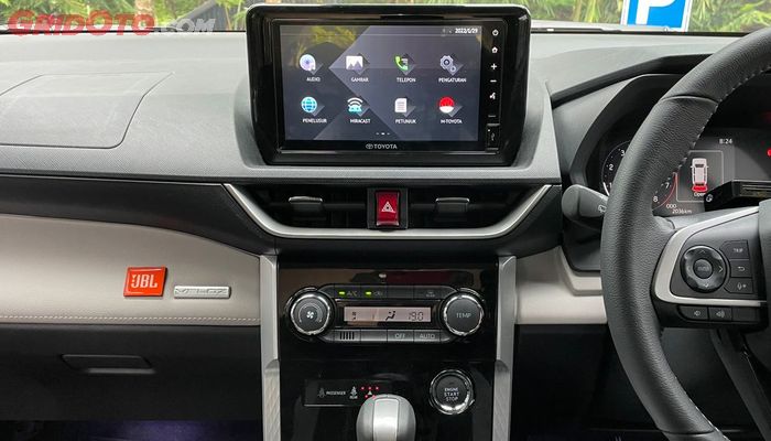 Toyota Veloz GridOto upgrade audio JBL tetap dengan head unit standar 
