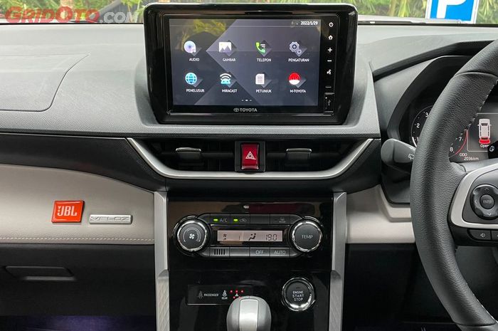 Toyota Veloz GridOto upgrade audio JBL tetap dengan head unit standar 