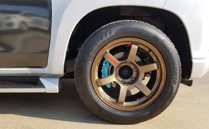 Mitsubishi Triton pasang pelek Rays Volk TE37 ukuran 18 inci