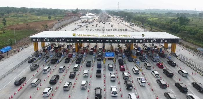 Ilustrasi kemacetan di gerbang tol saat arus mudik dan balik  lebaran 2024