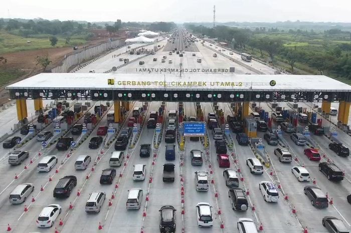 Ilustrasi kemacetan di gerbang tol saat arus mudik dan balik Nataru 2023/2024