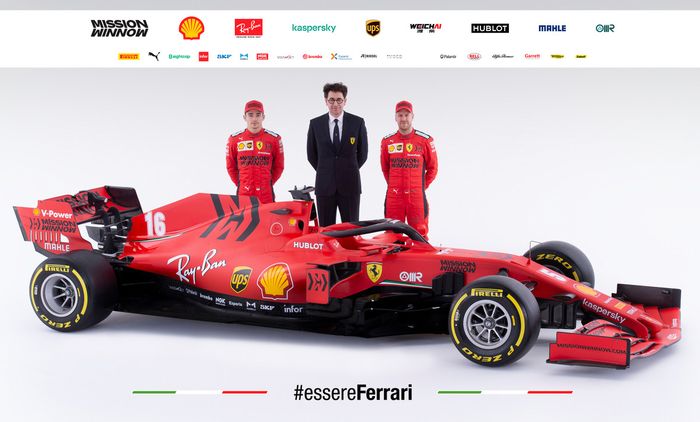 Mobil Ferrari SF100 tampil di depan bos tim Ferrari, Mattia Binotto serta pembalap Charles Leclerc dan Sebastian Vettel