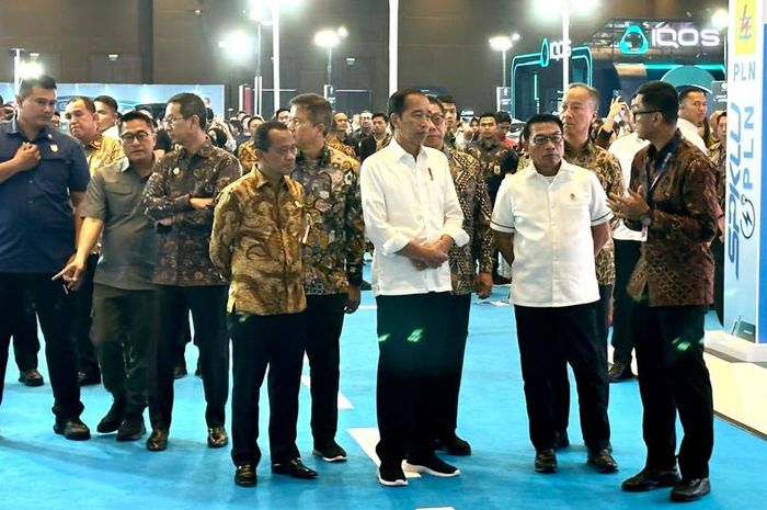 Disela kunjungannya ke PEVS 2024, Presiden Jokowi bocorkan informasi soal pabrik baterai kendaraan listrik yang bakal rampung bulan depan