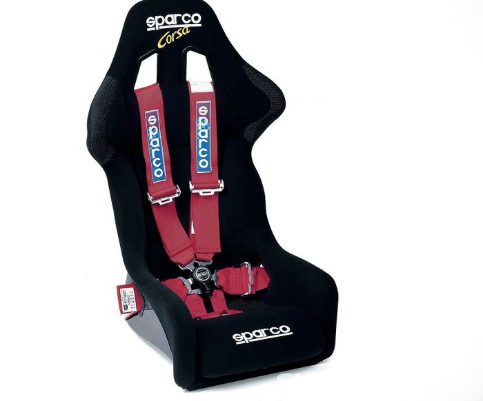 layar monitor di konsol tengah Innova Venturer 