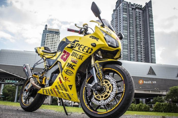 Honda CBR150R menawan bergaya balap