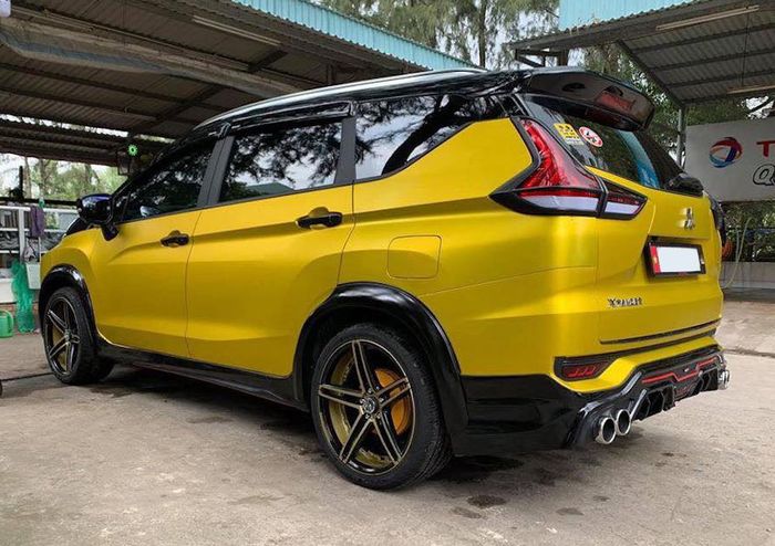 Tampilan belakang modifikasi Mitsubishi Xpander asup body kit sporty
