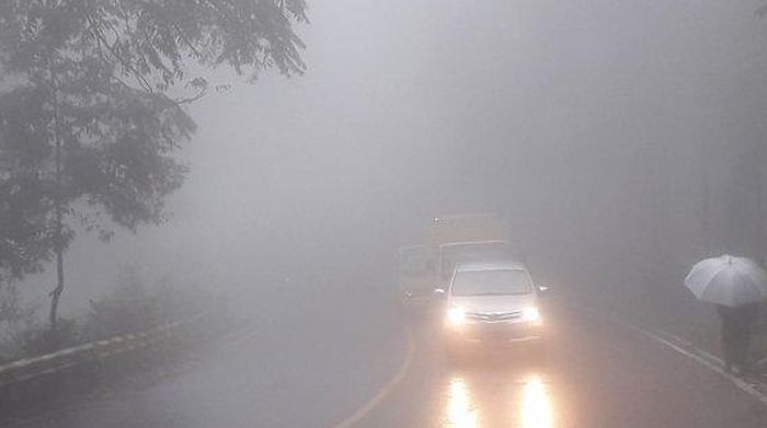 ILUSTRASI. Kabut tebal menyelimuti kawasan Puncak Bogor