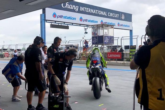 Valentino Rossi sudah memulai aksinya menjalani sesi latihan bebas pertama MotoGP Thailand di sirkuit Chang, Jumat pagi