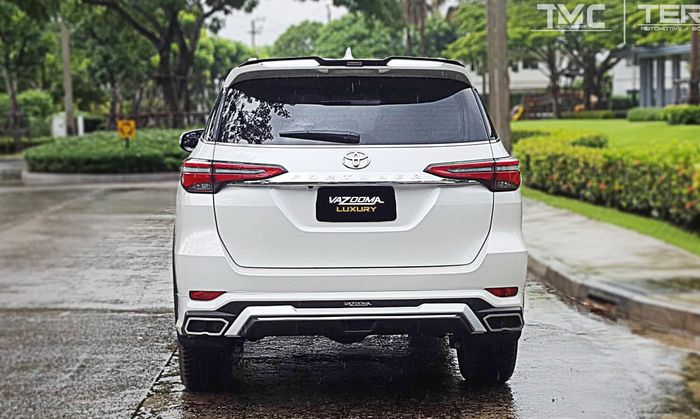 Tampilan belakang Toyota Fortuner baru