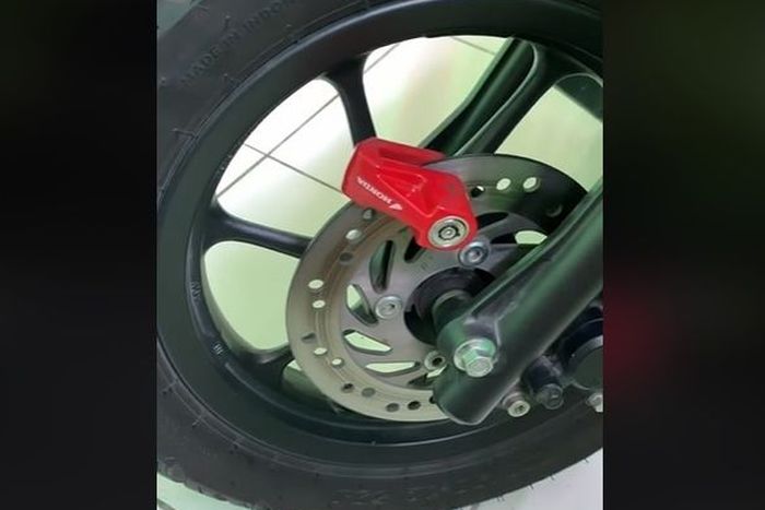 Pengaman ganda pada motor