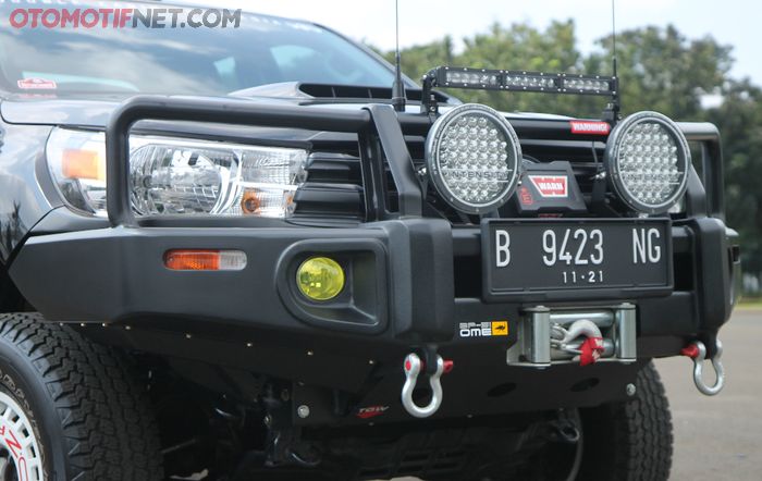 Toyota Hilux Revo  bullbar, sidebar dan bumper belakang semuanya dibuat oleh Wayan dari WBar Custom 