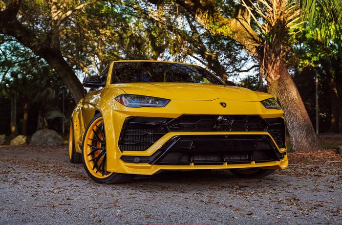 Modifikasi Lamborghini Urus ganteng dengan sidikit nuansa stance