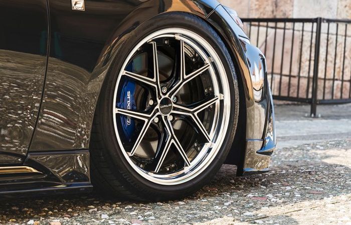 ada dua opsi pelek dengan ukuran 20-22 inci