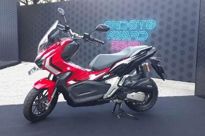 GridOto Award 2019 anugrahkan Scooter Matic 150 cc High Level terbaik kepada  Honda ADV150 dan juga menyabet gelar Motorcycle Of The Year.