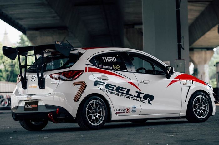 Mazda2 bergaya racing