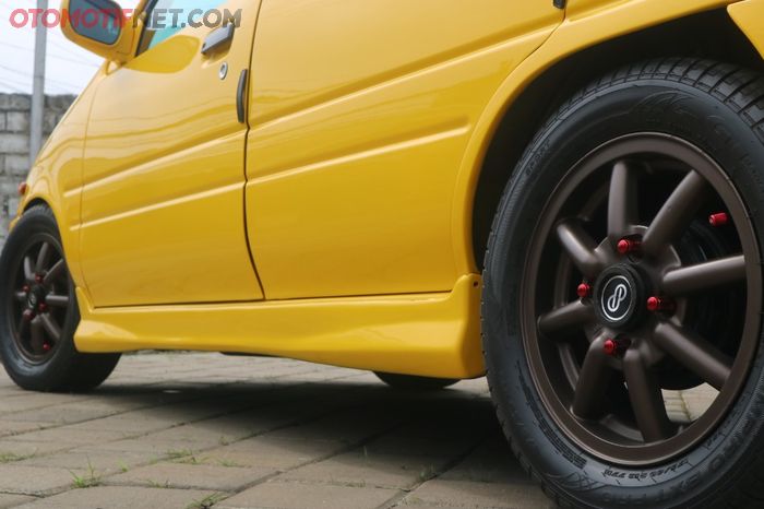 Peleknya juga diambil dari half cut Daihatsu Mira